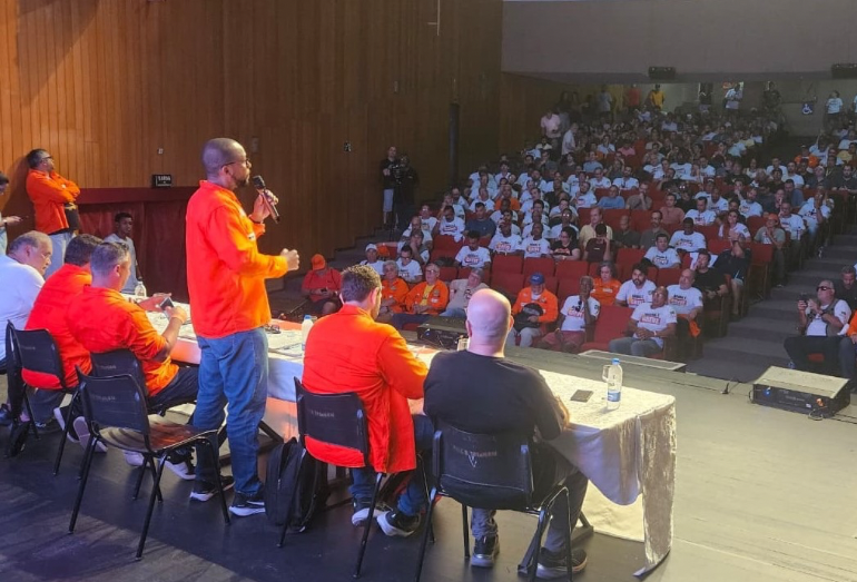 Categoria petroleira do Norte Fluminense aprova acordo e suspende greve