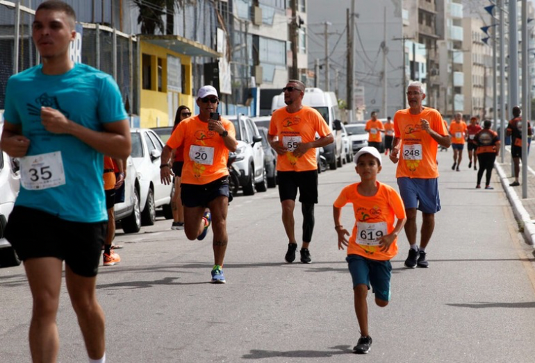 Evento da Apae reúne atletas e famílias na Avenida Atlântica neste domingo