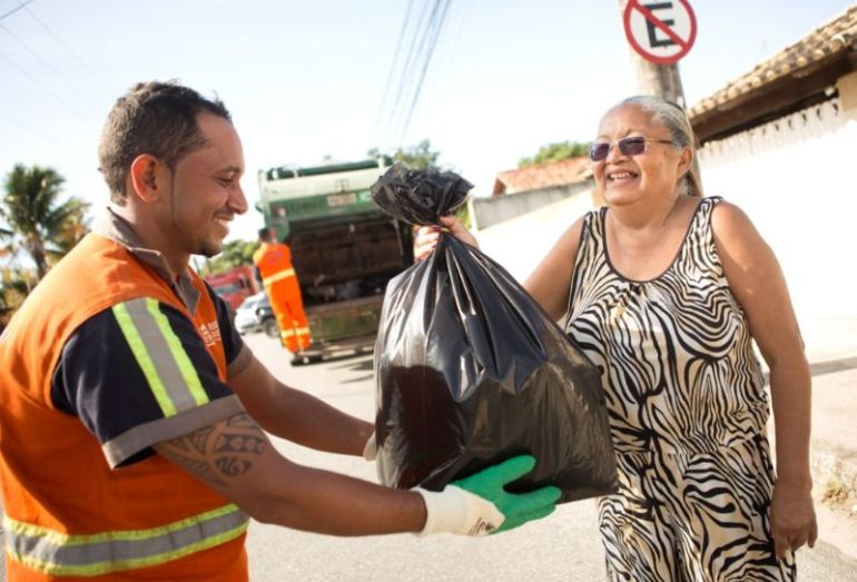 Bairros de Rio das Ostras terão novos horários e dias de coleta de lixo domiciliar