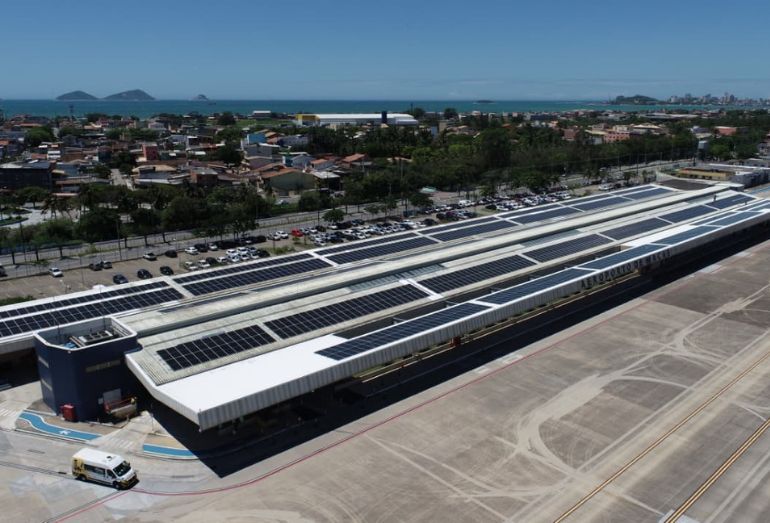 Aeroporto de Macaé passa a operar com energia 100% limpa após inauguração de usina solar