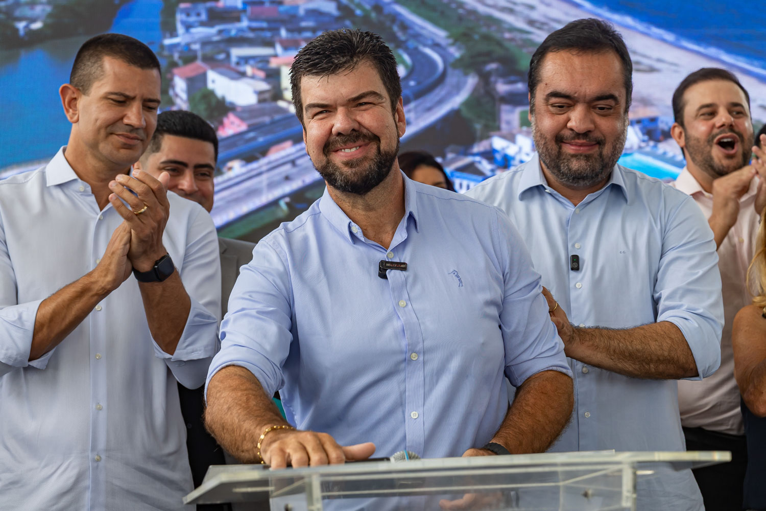 Governador do Rio participa de entrega de novo colégio estadual em Macaé