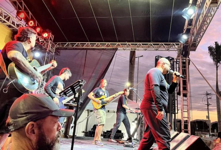 Banda Omnia Vincit apresenta tributo à Legião Urbana no Shopping Plaza Rio das Ostras
