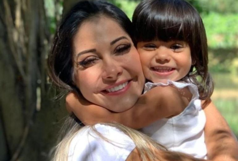 Maíra Cardi revela por que tirou a filha das redes sociais após polêmica