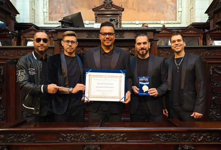 Sorriso Maroto é homenageado com Medalha Tiradentes pela Alerj