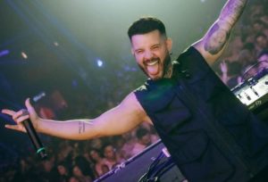 Hitmaker é premiado como Melhor DJ Produtor de 2024: “Tudo isso devo aos meus fãs”