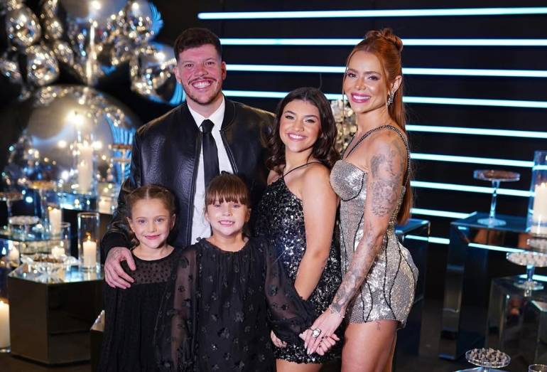Thaís Vasconcellos comenta possibilidade de ter mais um filho com Ferrugem: 