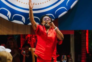 Xande de Pilares lança primeiro single do audiovisual “Nos Braços do Povo”
