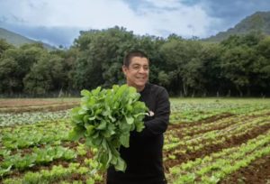 Zeca Pagodinho disponibiliza terreno em Xerém para produção de horta comunitária