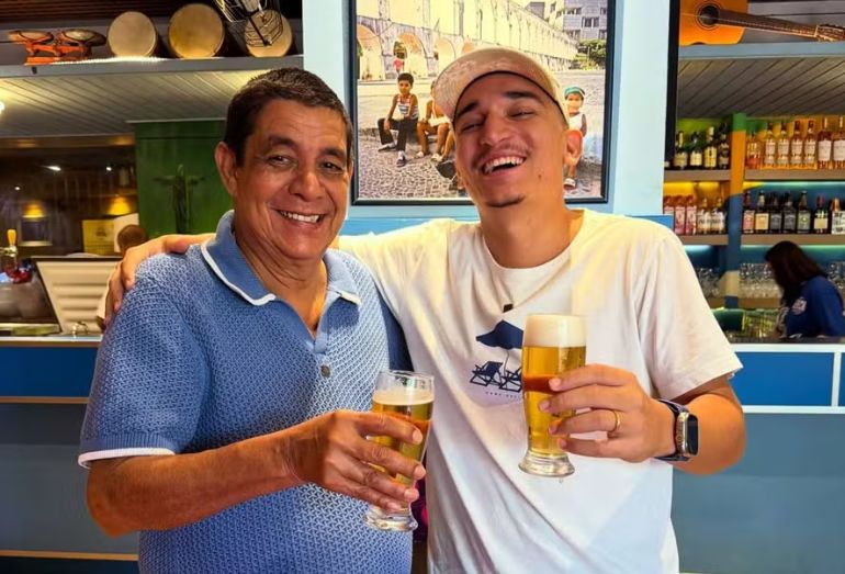 Zeca Pagodinho e João Gomes ‘sextam’ em bar antes de gravação de DVD na Lapa