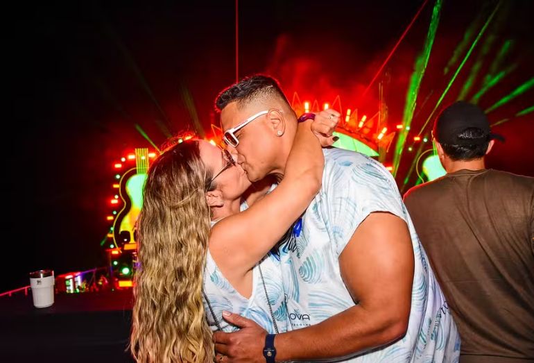 Xanddy se derrete por Carla Perez e confessa: “Ela quem me pegou” no início do romance