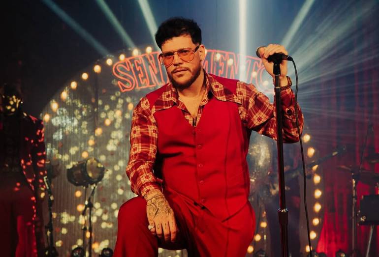 Ferrugem mergulha na estética dos anos 70 com o lançamento do single 