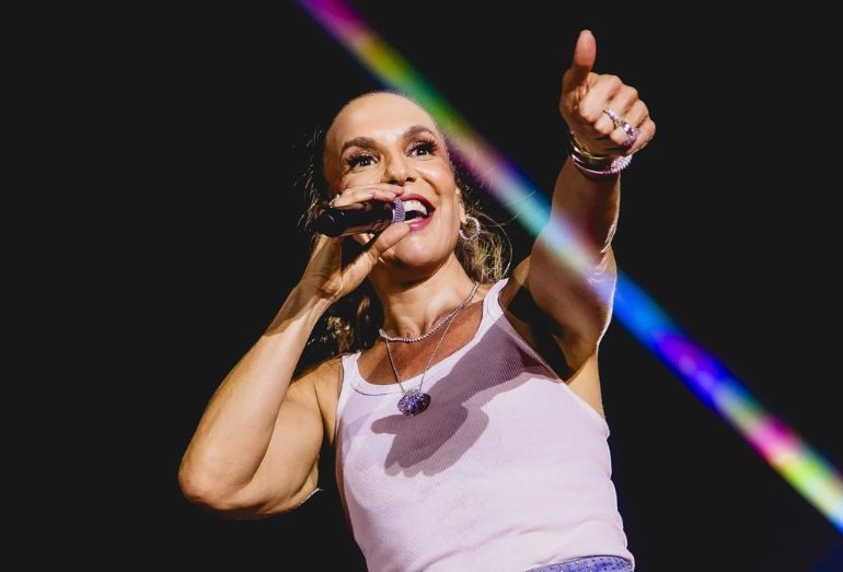Veveta pede passagem! Ivete Sangalo anuncia nove datas da turnê de samba ‘Ivete Clareou’ para 2026