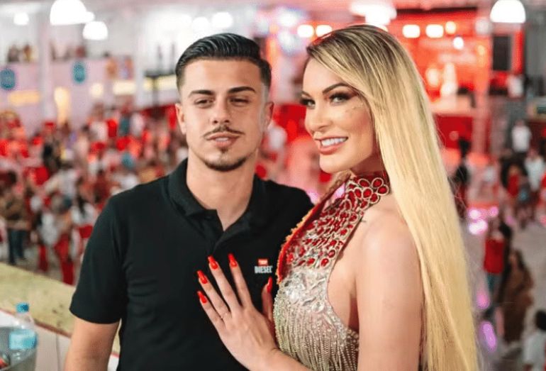 Andressa Urach ao lado do marido Flávio Giglioli