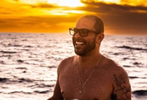 Diogo Nogueira descobre nova doença na voz e cancela shows