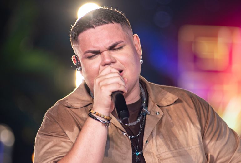 Robinho apresenta o single 