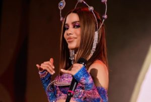 Anitta anuncia “Ensaios da Anitta 2027” com homenagem às festas populares brasileiras